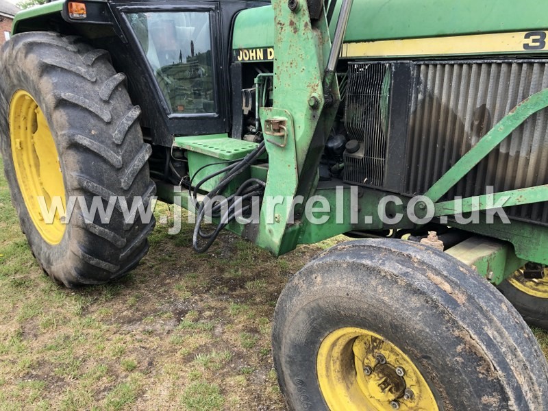 John Deere 3050 Tractor with Fore End loader