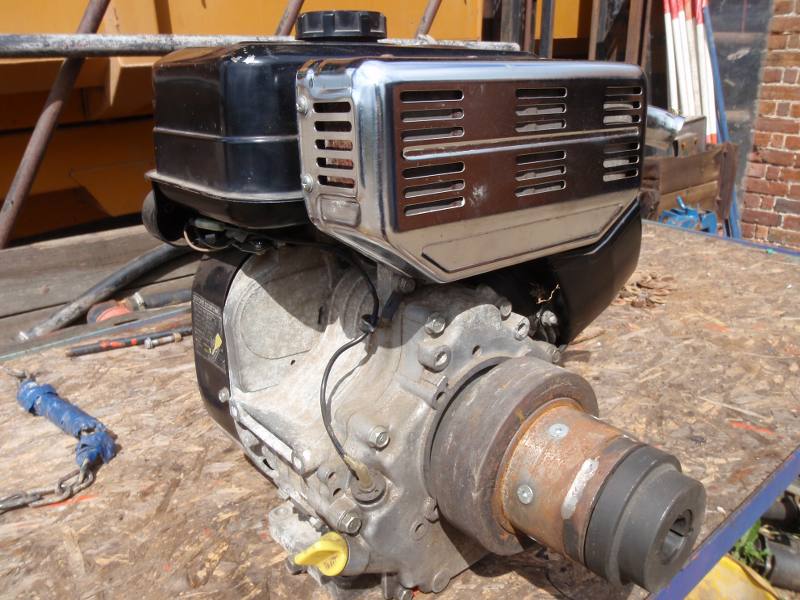 Kawasaki 4 Stroke Petrol Engine