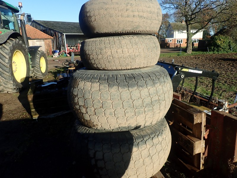 22.5LL-16.1 & 12LLx16 Turf wheels and tyres for sale