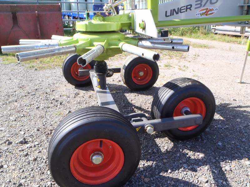 Claas Liner 370 Rake for sale
