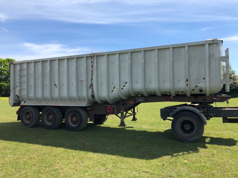 Step frame tri-axle bulk tipper trailer for sale