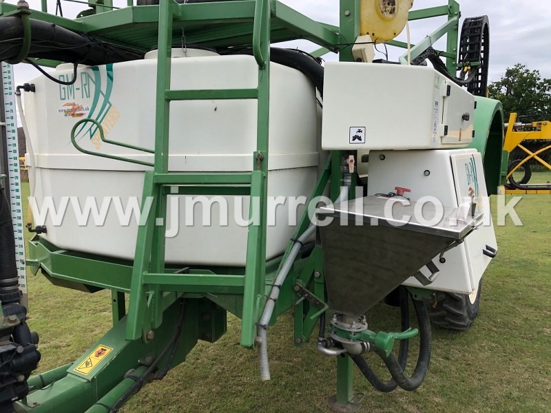 GM-R Voyager 3200 trailed crop sprayer for sale