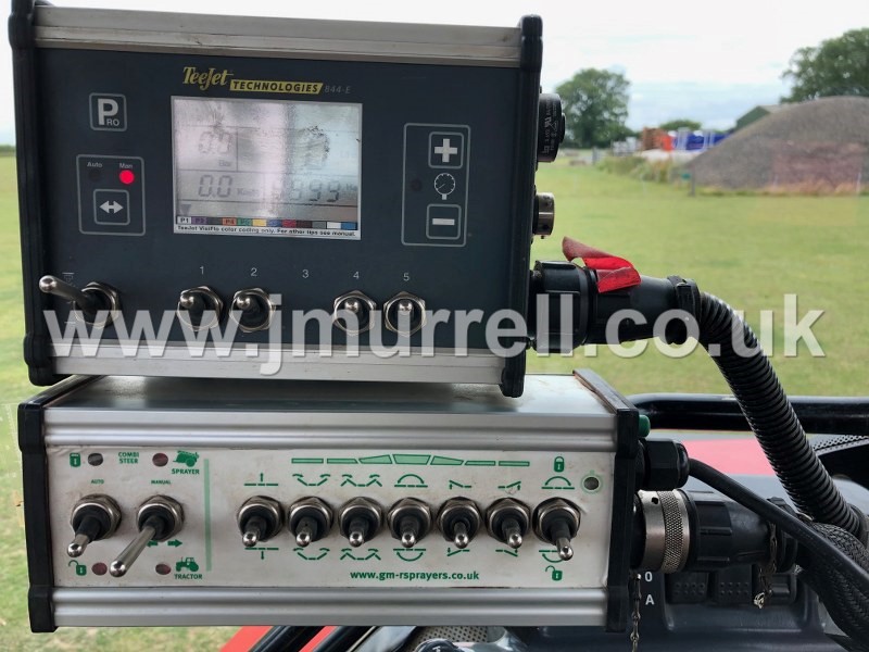 GM-R Voyager 3200 trailed crop sprayer for sale