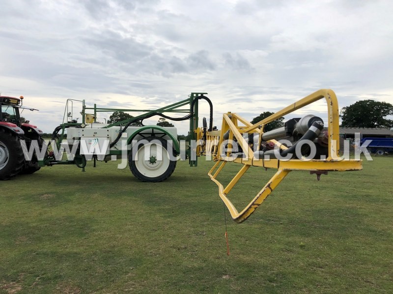 GM-R Voyager 3200 trailed crop sprayer for sale