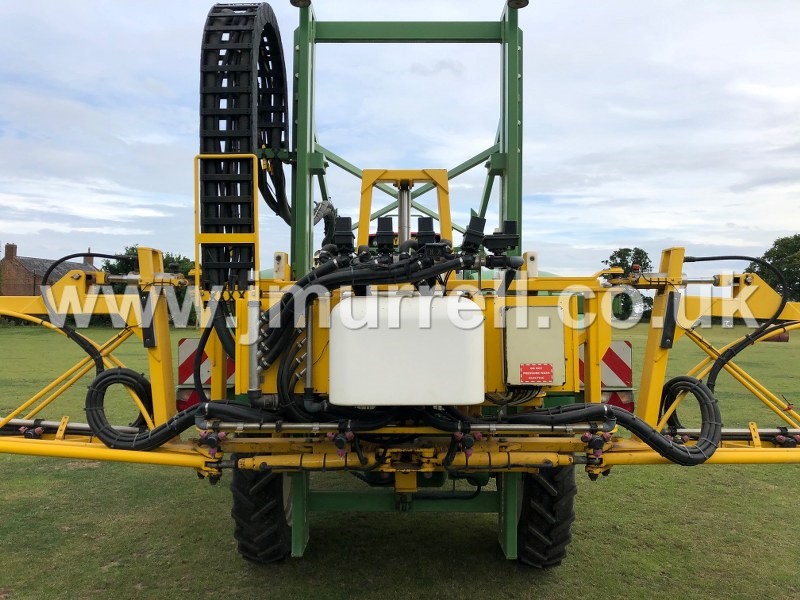 GM-R Voyager 3200 trailed crop sprayer for sale