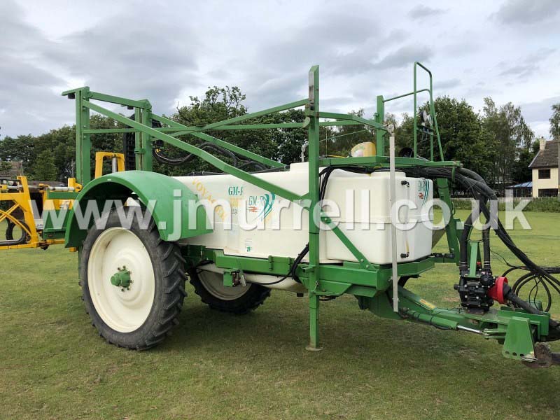 GM-R Voyager 3200 trailed crop sprayer for sale
