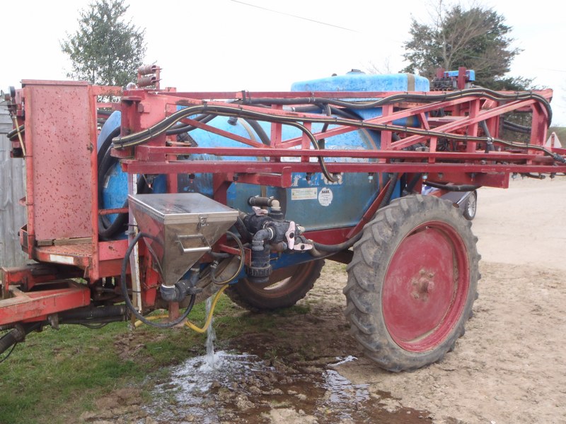 Gem Selftrak 2000 trailed crop sprayer for sale