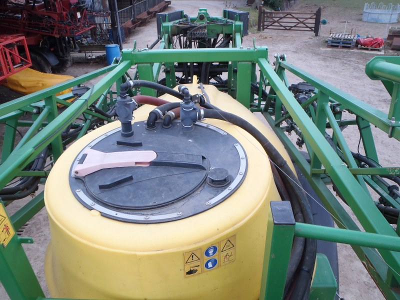 John Deere 832 Trailed Sprayer For Sale