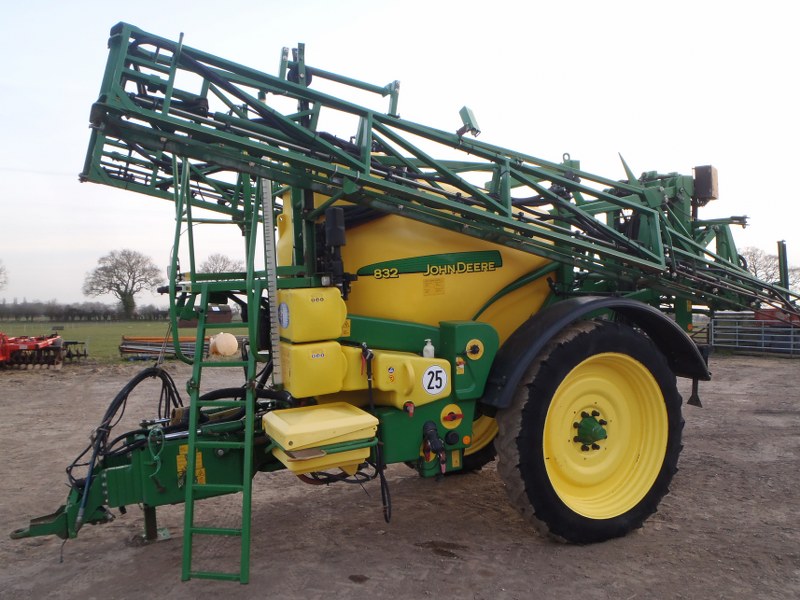 John Deere 832 Trailed Sprayer For Sale
