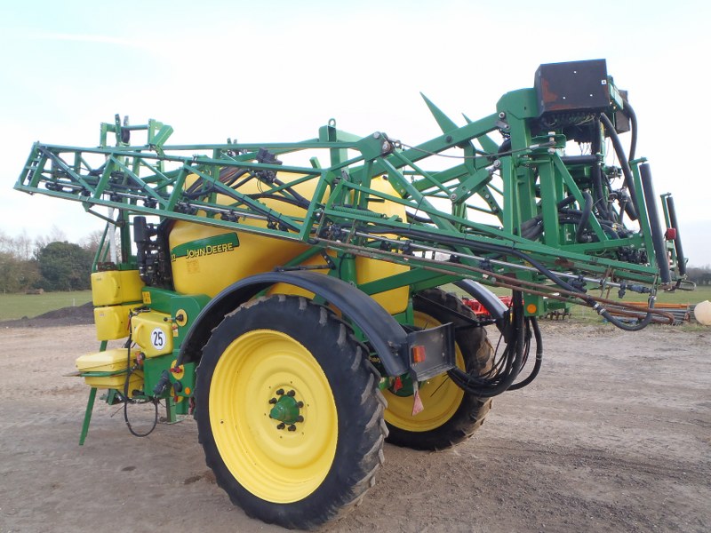 John Deere 832 Trailed Sprayer For Sale