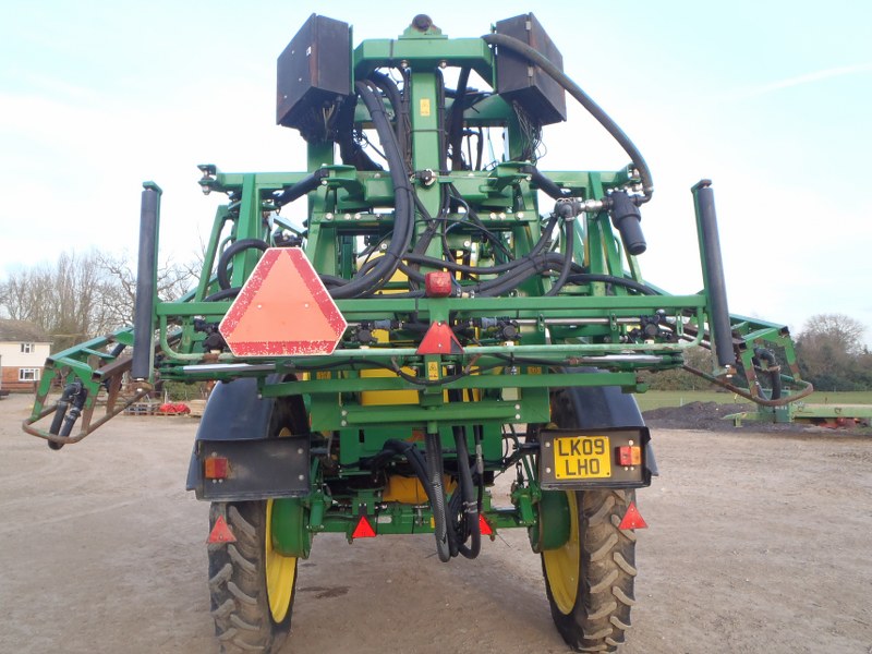 John Deere 832 Trailed Sprayer For Sale