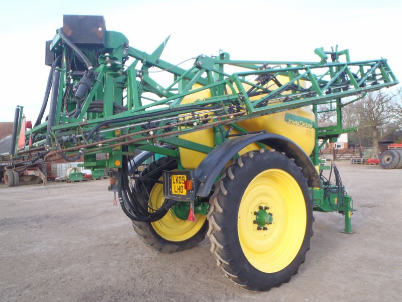 John Deere 832 Trailed Sprayer For Sale