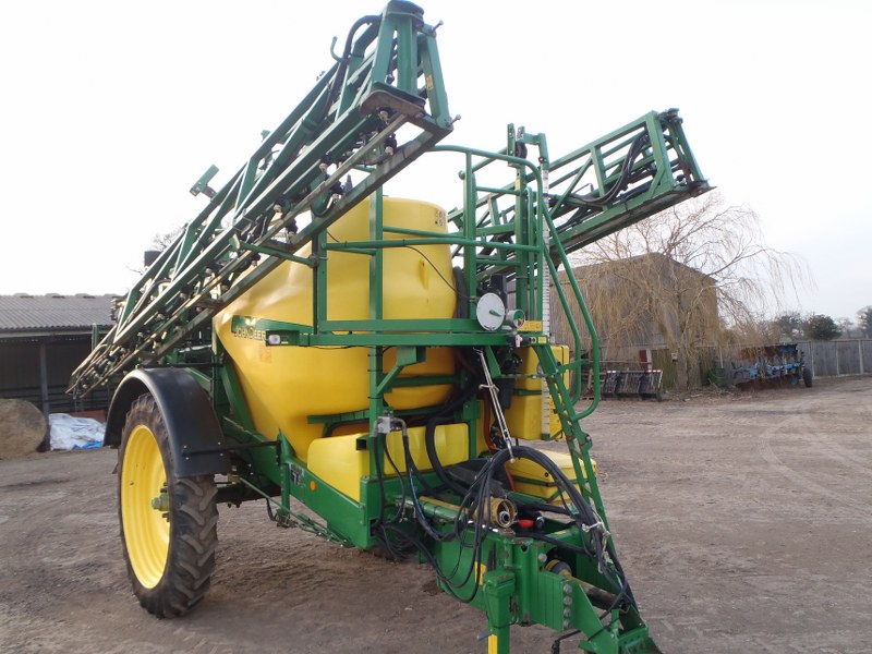 John Deere 832 Trailed Sprayer For Sale
