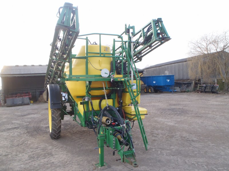 John Deere 832 Trailed Sprayer For Sale