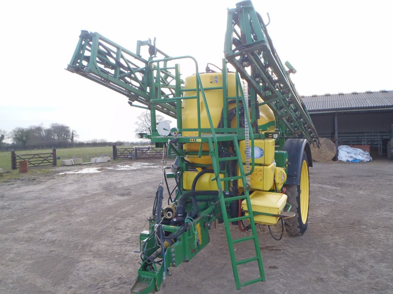 John Deere 832 Trailed Sprayer For Sale