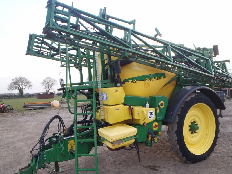 John Deere 832 Trailed Sprayer For Sale