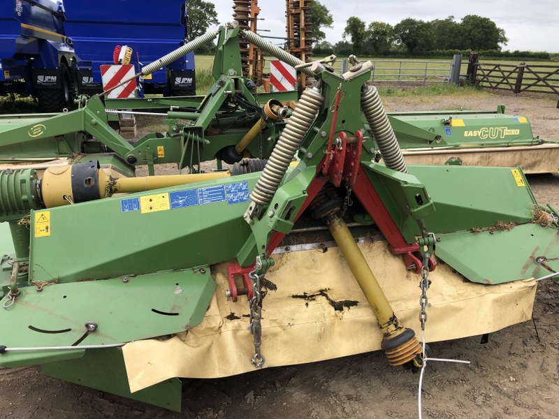 Krone Easy Cut 9140CV & Krone Easy Cut 32CV Float front mower