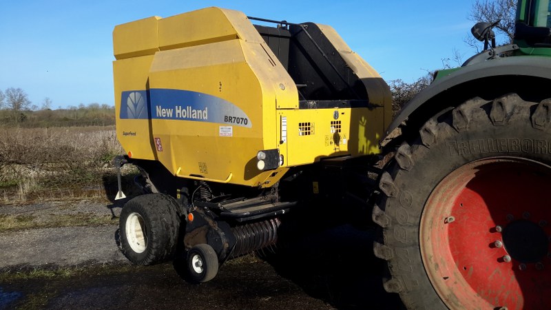 New Holland BR7070 Superfeed round baler for sale