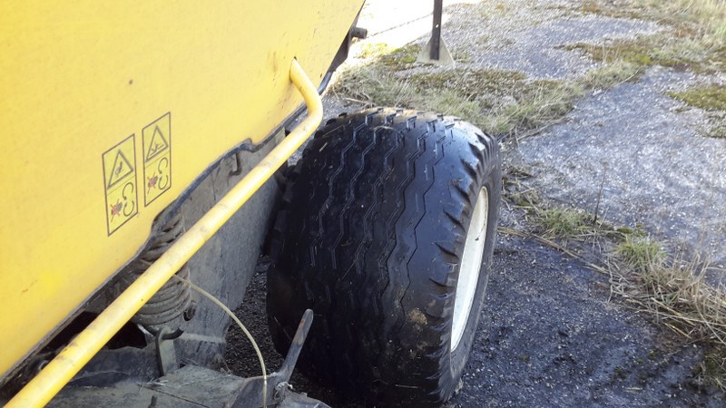 New Holland BR7070 Superfeed round baler for sale